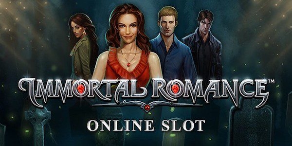 Immortal Romance, slot online, Microgaming, vampiros, mistério, paixão, segredos, Chamber of Spins, Wild Desire, gráficos detalhados, atmosfera sombria.